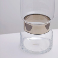Wysoki wazon szklany ze złotym pierścieniem