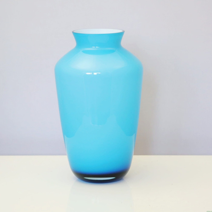 Klasyczny błękitny wazon na...