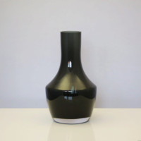 Nowoczesny czarny wazon 