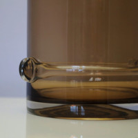 Brązowy wazon z grubego szkła