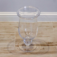 Transparentny wazon w kształcie kielicha