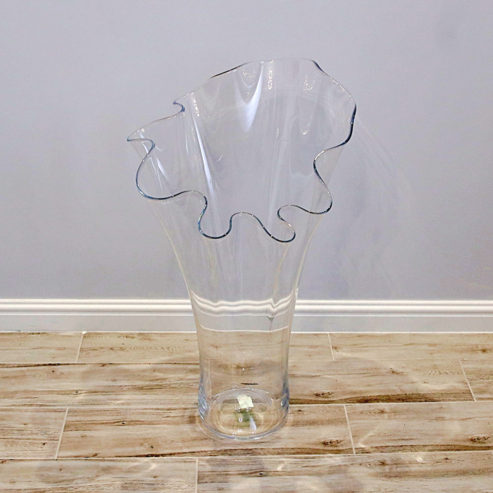Stylowy wazon podłogowy z pofalowanym brzegiem