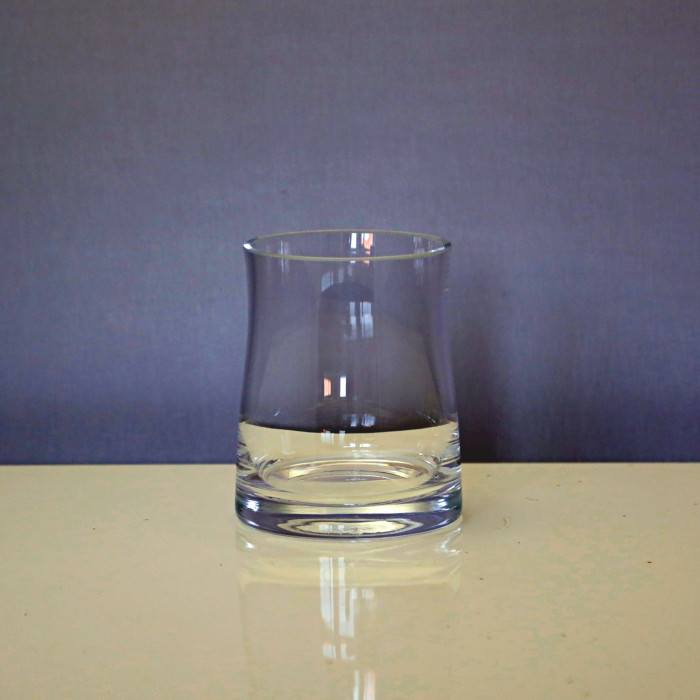 Niski wazon, świecznik z przeźroczystego szkła